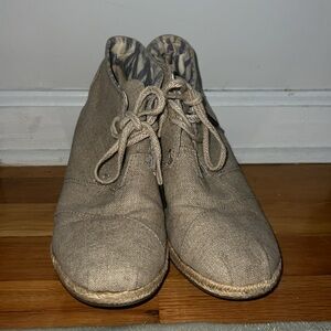 TOMS Women’s Tan Burplap Wedges